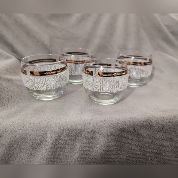 Set Of 4 Vintage Roly Poly Glasses With Raised Glass Texture and Gold Trim - Picture 3 of 7